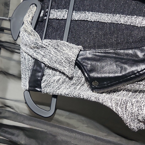 Vintage Mossimo Vest with faux pockets and zip up size large in gray white - Picture 2 of 8